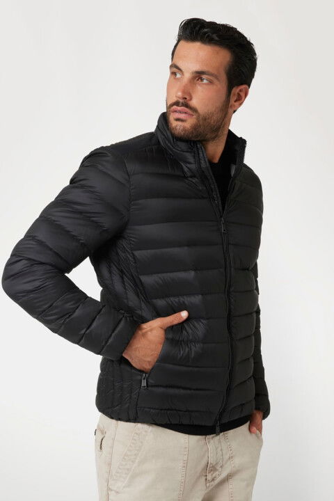 Erkek Lıght Packable Katlanabilir Dolgulu Mont- Siyah - GUESS