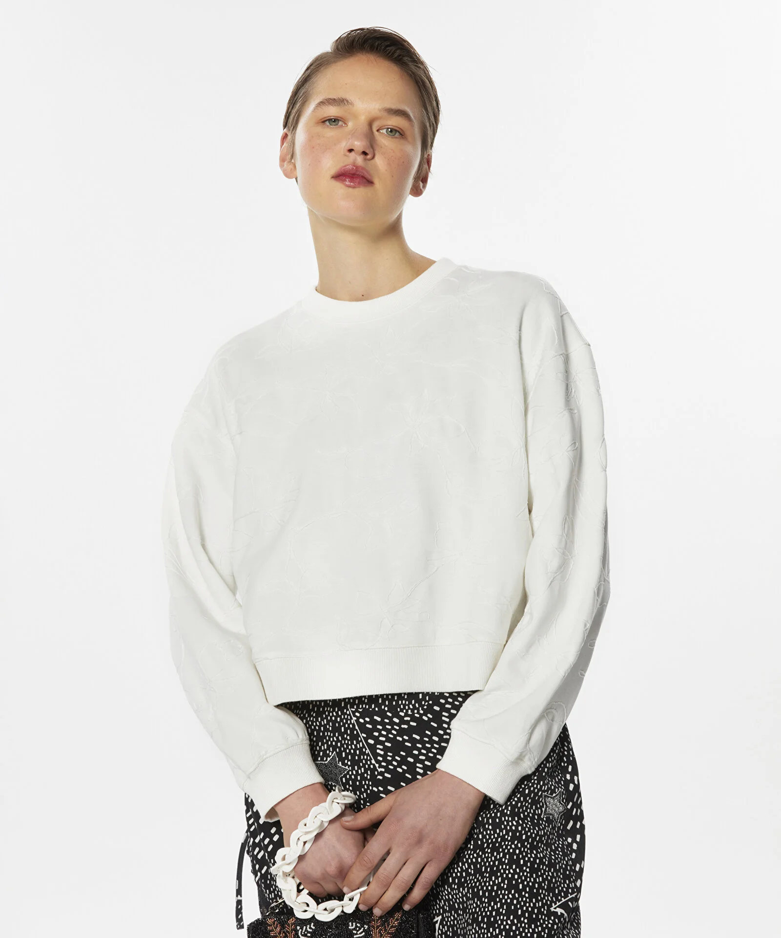 ÇİÇEK NAKIŞLI SWEATSHIRT-BEYAZ - 1